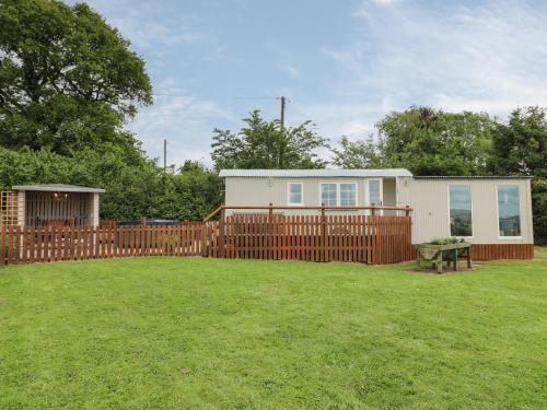 Shepherds Hut - Rugeley