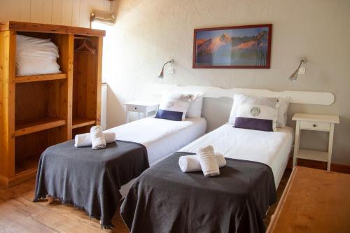 2 twin beds
