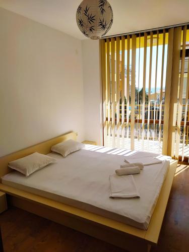One-Bedroom Apartment image 9