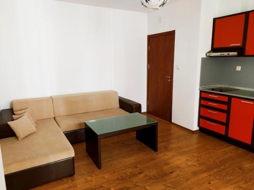 One-Bedroom Apartment image 4