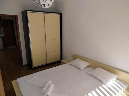 One-Bedroom Apartment image 8