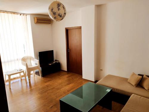 One-Bedroom Apartment image 5