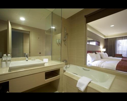 room detail thumbnail 2