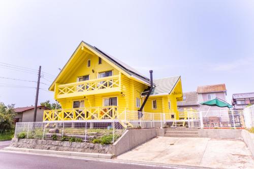 Awaji Large Log house in Goshiki