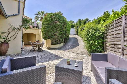Rez de villa T2 au calme avec jardin