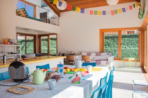 Guaruja - Casa com Churrasq, Wi-Fi a 5 min da praia