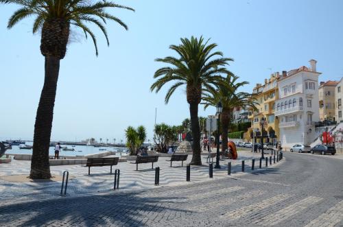 Remarkable view over Cascais Bay - image 6