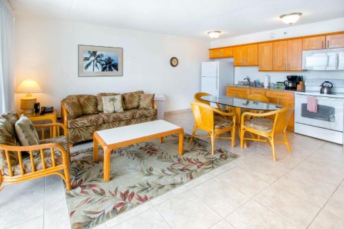 Waikiki Banyan Condo With Panoramic 37th Floor Ocean Views condo - image 2