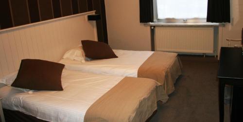 Hotel Ambassade - image 10