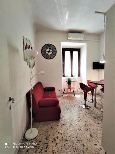 Romantic Libertà apartment - Tap to explore photos