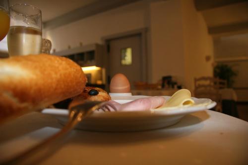 Hotel Ambassade - image 6