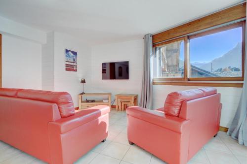 Apartment with Mountain View