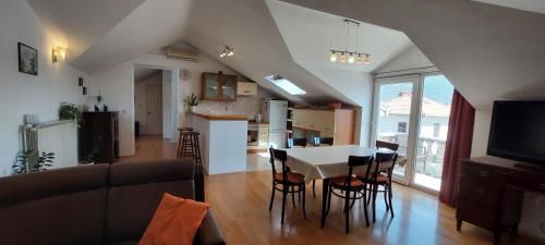 Apartment with Sea View image 3
