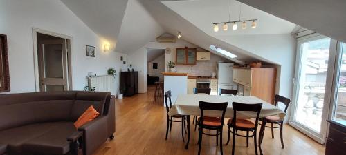 Apartment with Sea View image 2