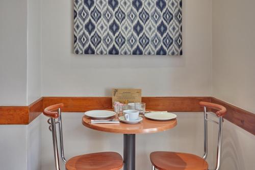 Lords Hotel - image 10