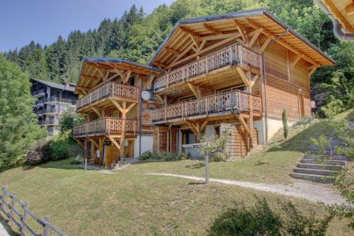 Apt Le Croix - 3 bedroom with hot tub - Snow and Trek Morzine