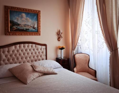 Deluxe Double Room with Shower image 9