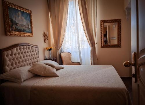 Deluxe Double Room with Shower image 8