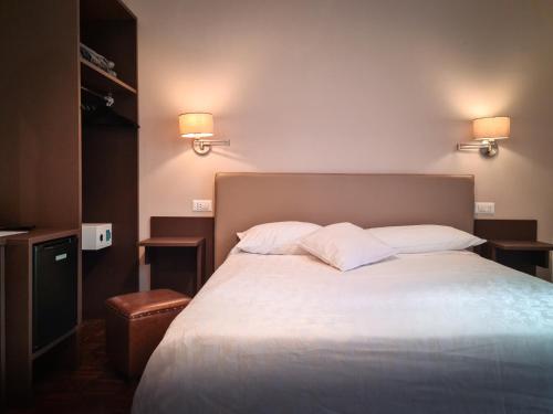 Double Room with Private Bathroom image 5