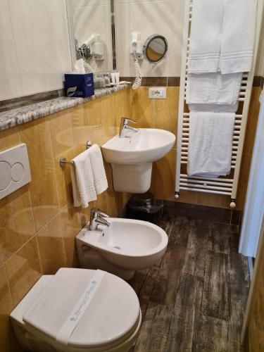 Double Room with Private Bathroom image 1