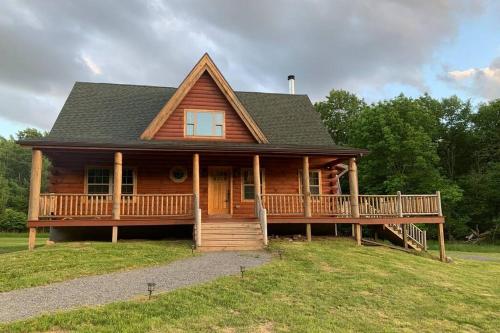 B&B Oneonta - Spacious luxurious log cabin near Cooperstown NY - Bed and Breakfast Oneonta