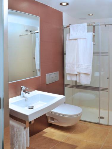 Hotel Alhambra Room Type - Family Room (2 Adults + 3 Children)