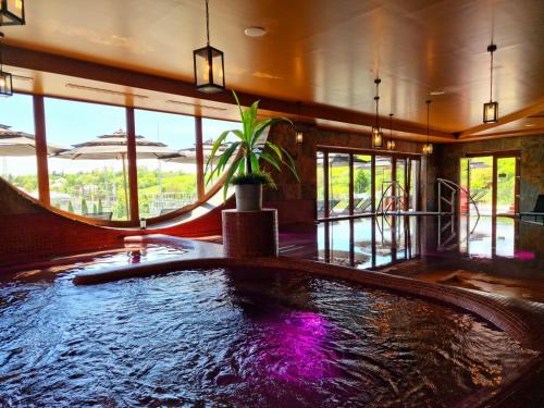 熱水浴缸, Allure Healthy Hotel & Spa in 埃格爾