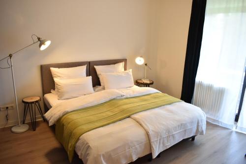 2 twin beds