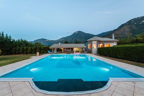 Villa Stymfalia - Luxury Mansion with Private Pool