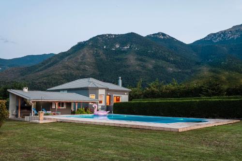 Villa Stymfalia - Luxury Mansion with Private Pool