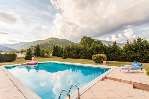 Villa Stymfalia - Luxury Mansion with Private Pool