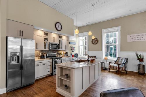 Newly Renovated Apartment in Downtown Greensboro - image 12