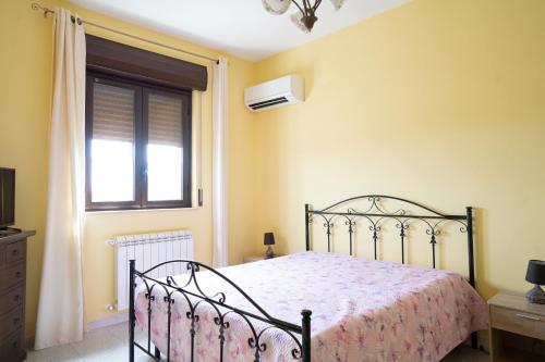 1 queen bed, 1 twin bed