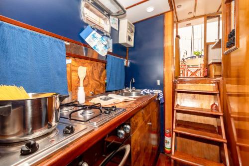 Marta Boat B&B 5