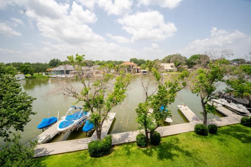 Lakeside Family Condo Near Horseshoe Bay Resort
