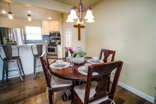 Lakeside Family Condo Near Horseshoe Bay Resort - image 7