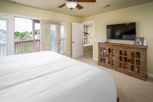 Lakeside Family Condo Near Horseshoe Bay Resort - image 11