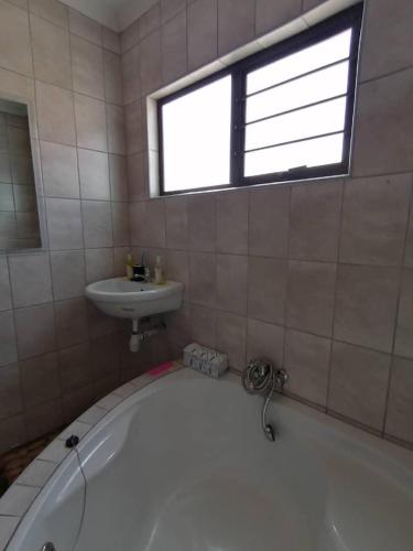 JJP SELF CATERING - Three bedroom house in Lüderitz