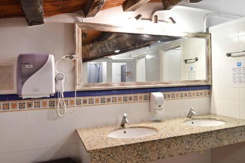 Hostal l'Estrella - image 14