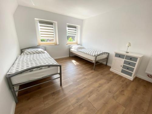 Ferienwohnung mit Balkon und Garten OG