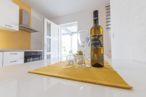 廚房, Apartments Luka in 塞尼