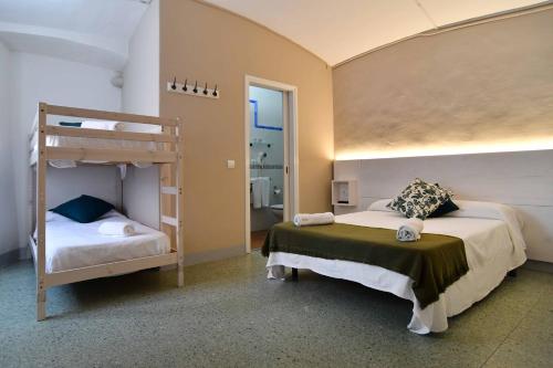 Hostal l'Estrella - main image