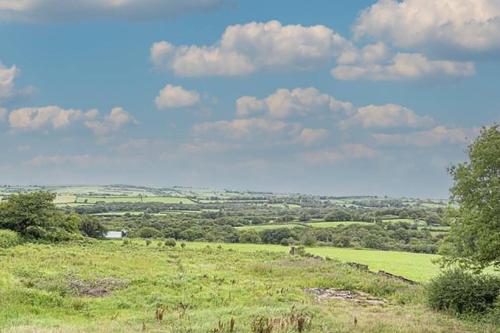 Private 7 bed wing of former farmhouse, edge of Exmoor, sleeps 16