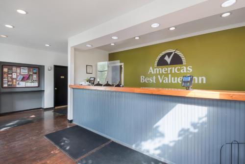 Americas Best Value Inn-Painted Post
