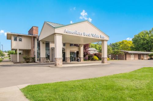 Americas Best Value Inn-Painted Post - image 8