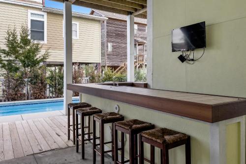 Sunset Serenity in Sunset Beach with private pool elevator pool table and space for 14 guests - main image