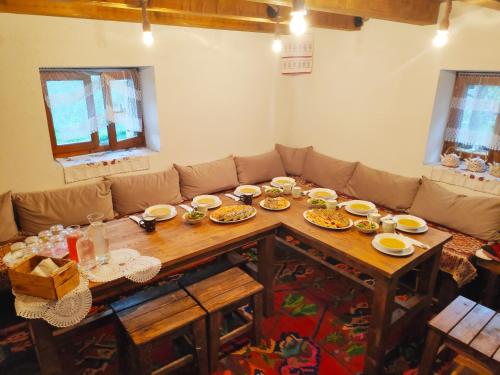 Bobića konak - Lukomir (Bobica konak - Lukomir) in Lukomir