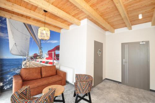 2 twin beds, 2 sofa beds