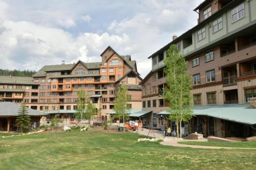 Ski In Out Luxury Condo #1221 Hot Tub Great Views - FREE Activities & Equipment Rentals Daily - image 10
