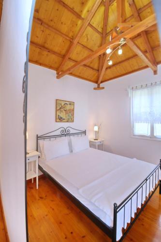  Katerina in Panormos Skopelos